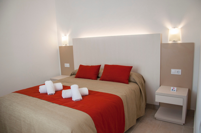 Bedroom 3, Sagitario Menorca Mar Apartamentos ( Only Adults ), Baleares