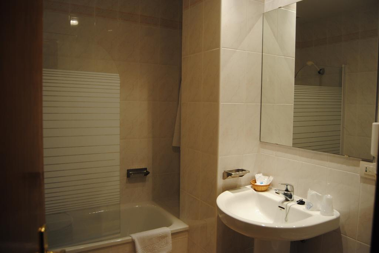 Bathroom 5, Peña de Arcos, Cádiz