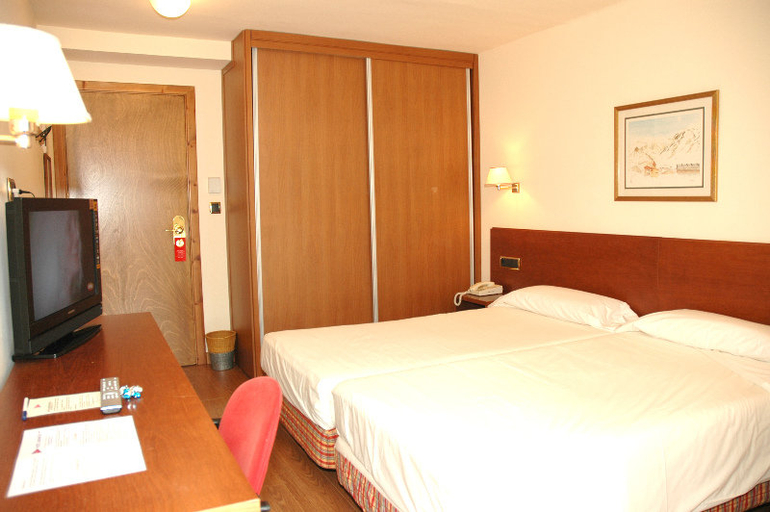 Bedroom 3, Snö Hotel Candanchu, Huesca