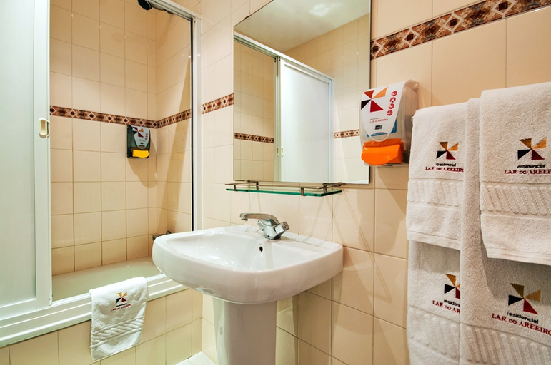 Bathroom 4, Residencial Lar do Areeiro, Lisbon
