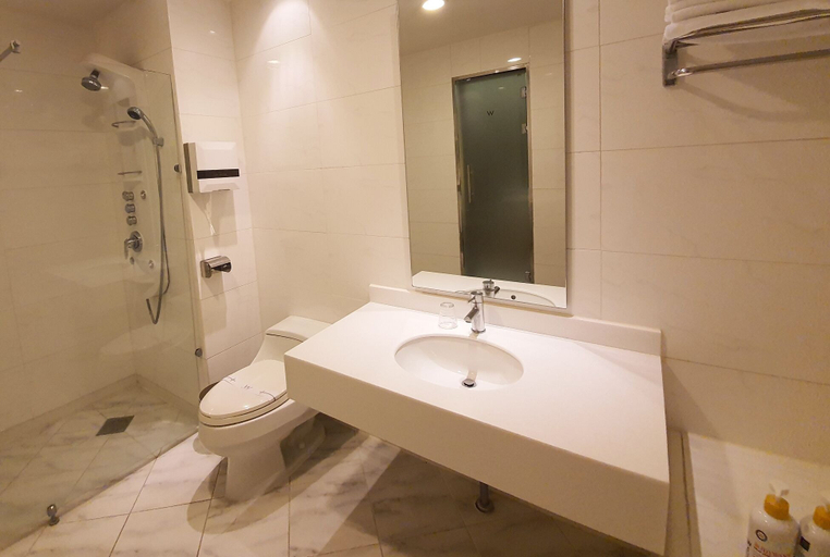 Bathroom 3, W Motel, Dalseong