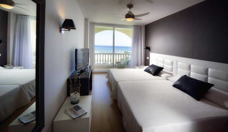 Bedroom 2, Evenia Zoraida Garden, Almería