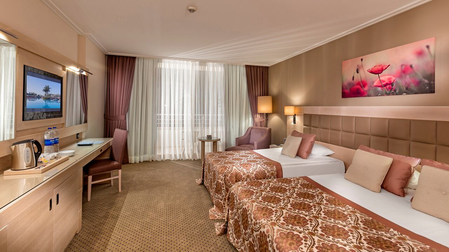 Bedroom 3, Miracle Resort, Antalya