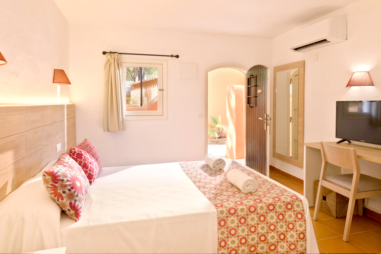 Bedroom 4, FERGUS Style Punta Arabi, Baleares