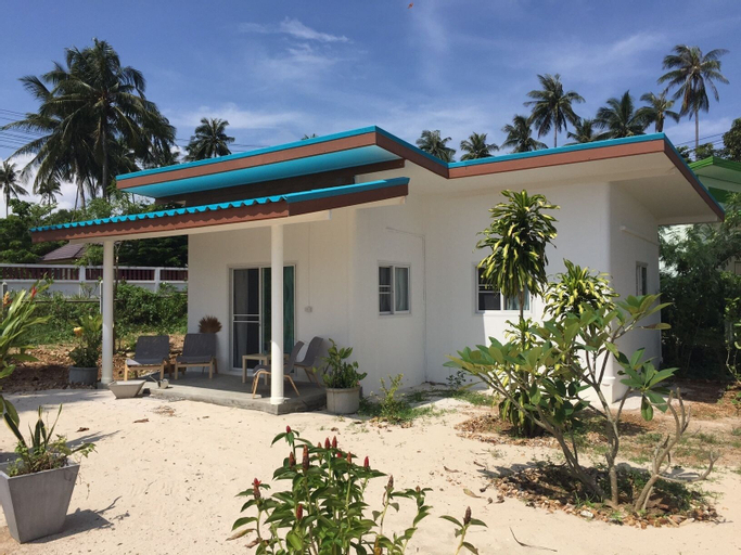 Le Petit Saint Tropez, Khanom