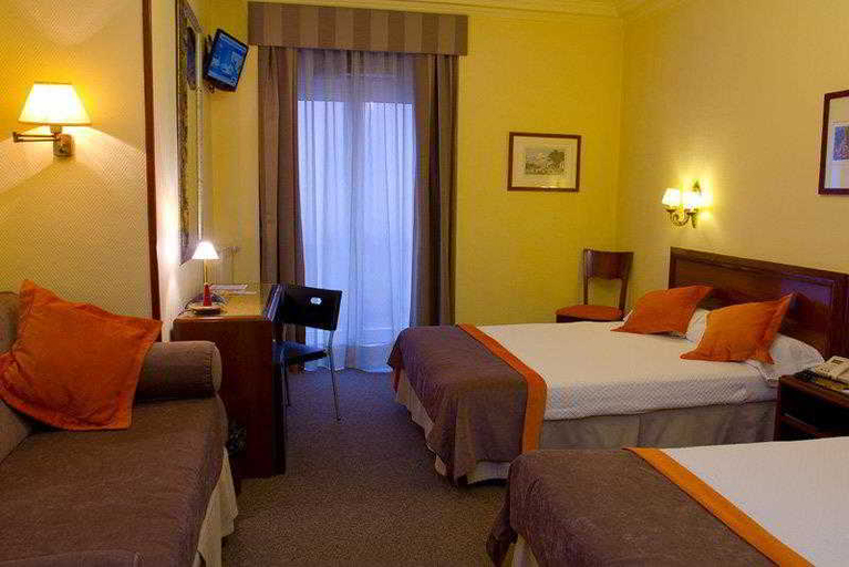 Bedroom 3, Carlos V, Madrid