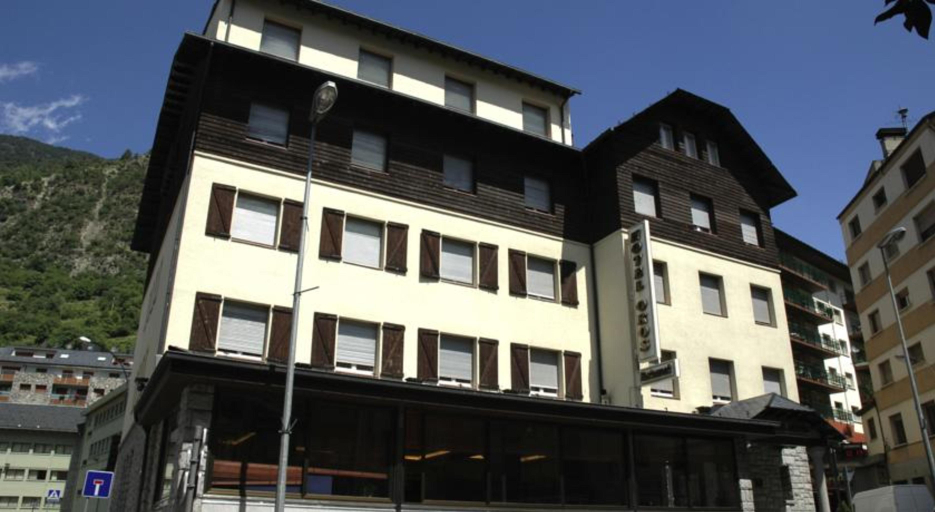 Exterior & Views