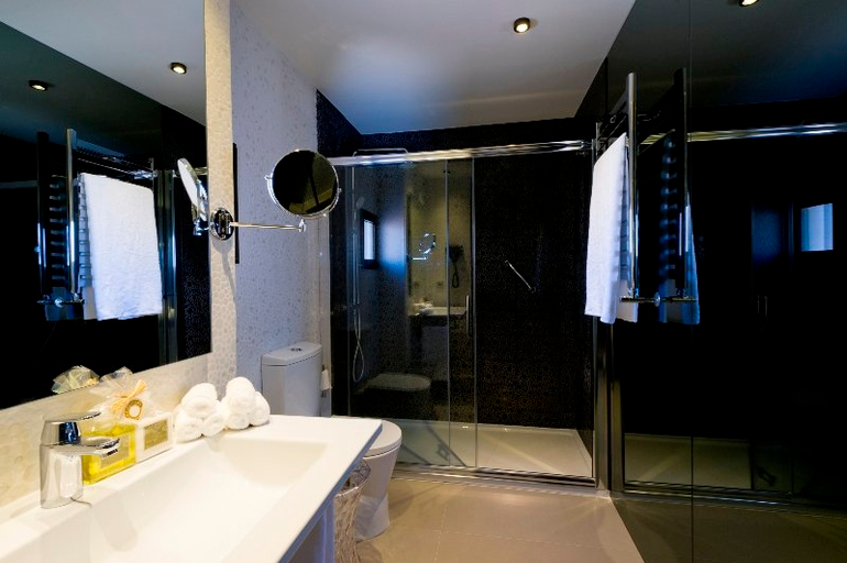 Bathroom 4, Acapulco, Alicante