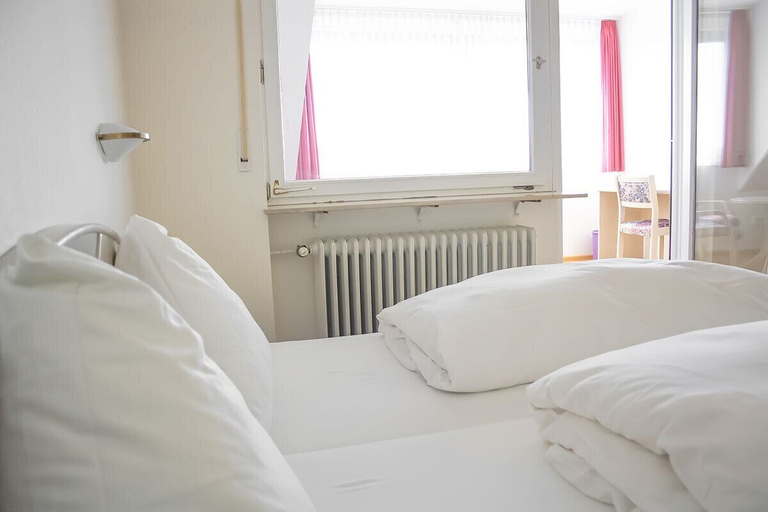 Bedroom 2, Gasthaus Pension Lowen, Freiburg im Breisgau