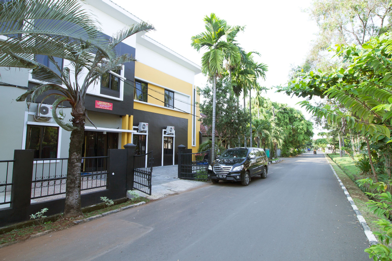 RedDoorz @ Pulo Gebang, East Jakarta
