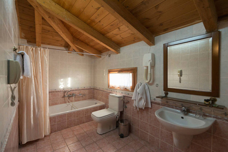 Bathroom, King Iniohos, Central Greece