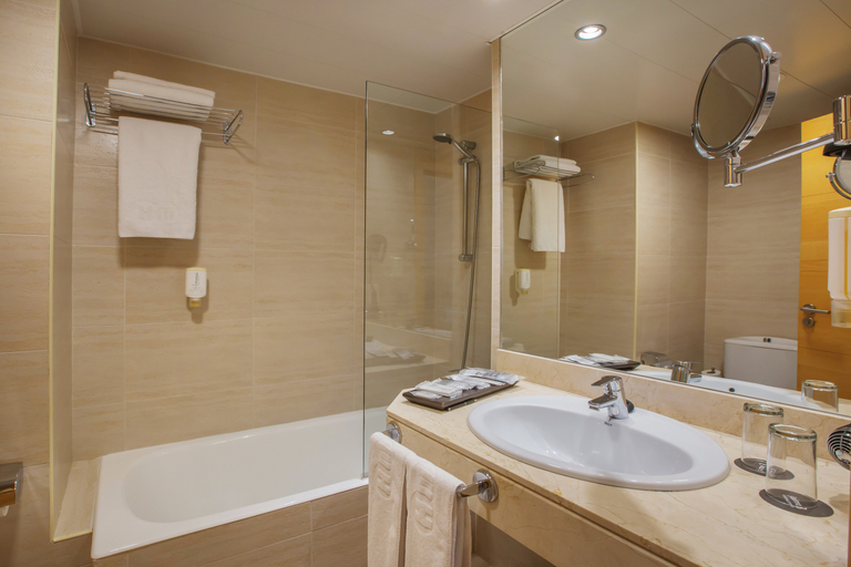 Bathroom 5, HM Jaime III Hotel, Baleares