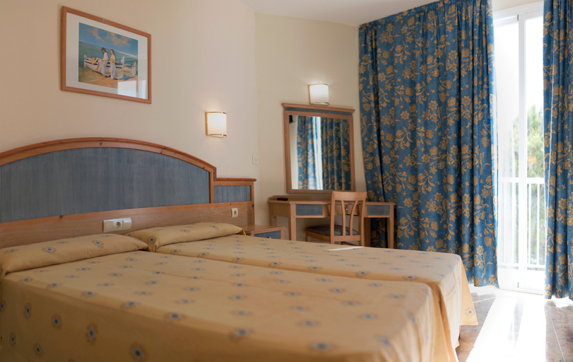 Bedroom 3, AzuLine Hotel Mar Amantis and Mar Amantis II, Baleares