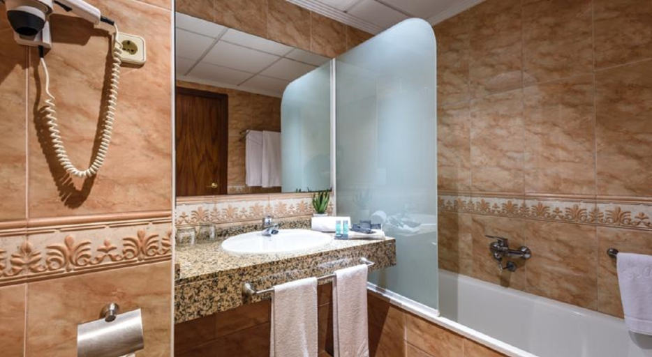 Bathroom 5, Estival Park Silmar, Tarragona