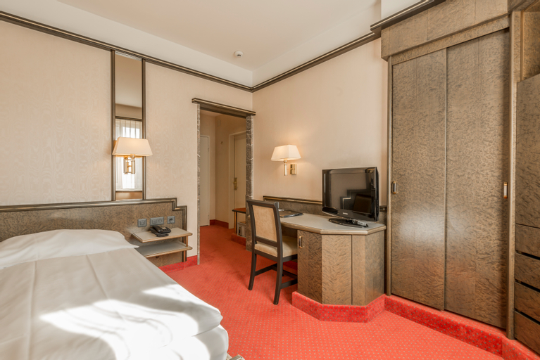 Bedroom 25