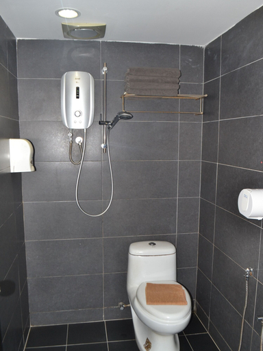 Bathroom 4, Merge Summit Boutique Hotel, Hilir Perak