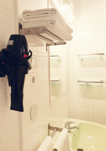 Bathroom 4, Hostal Madrid, Madrid