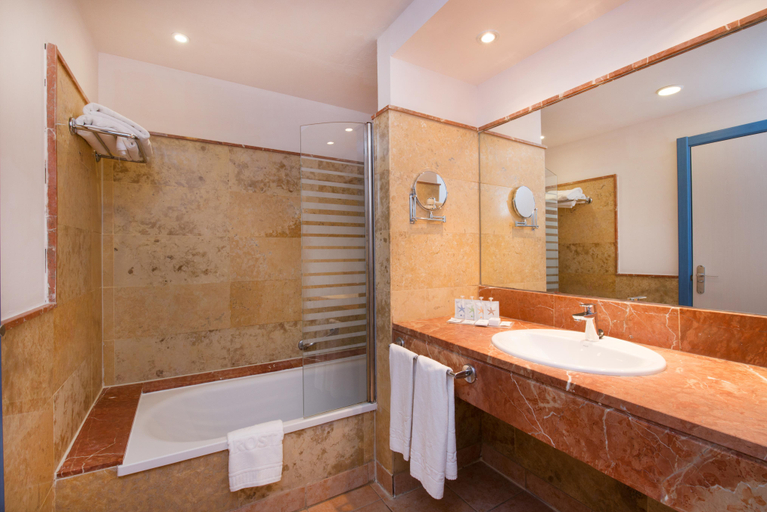 Bathroom 5, Iberostar Waves Playa Gaviotas, Las Palmas