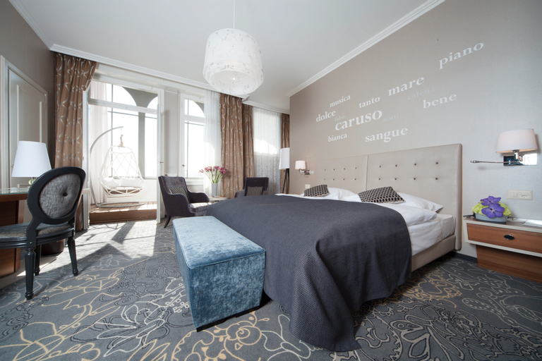 Bedroom 8