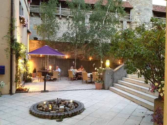 Public Area, Prinz, Ansbach
