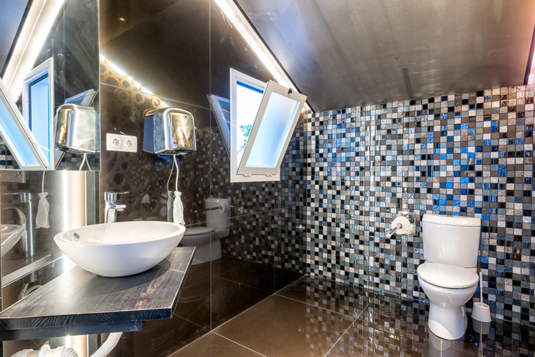 Bathroom 5, Aparthotel Veramar, Málaga