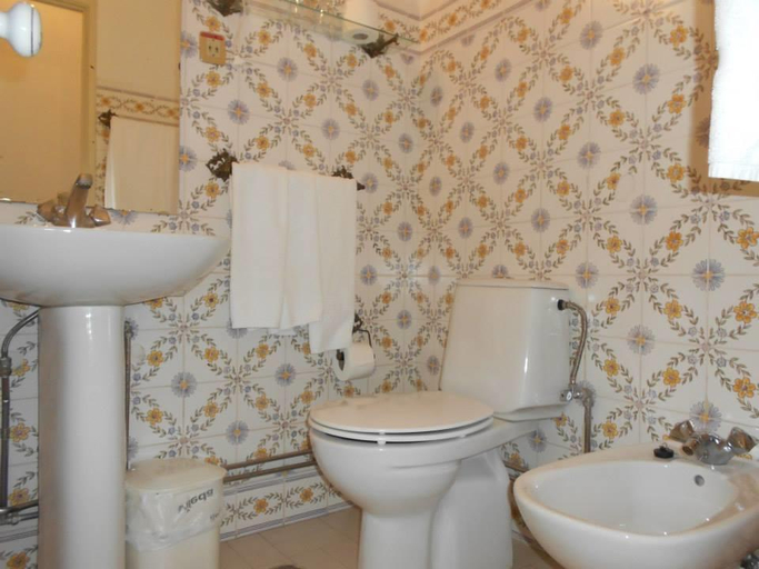 Bathroom, Residencial Ribamar , Nazaré