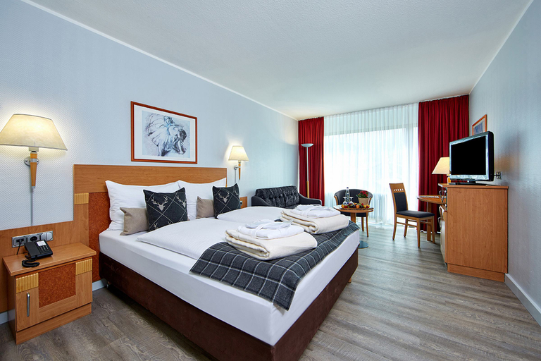 Bedroom 2, Hotel Königshof, Garmisch-Partenkirchen