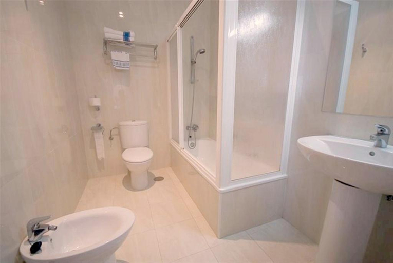 Bathroom, Hotel Rincón Sol, Málaga