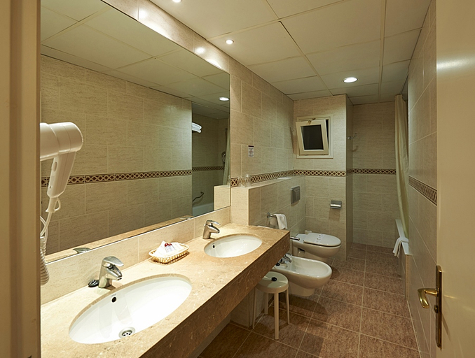 Bathroom 4, Abat Cisneros, Barcelona