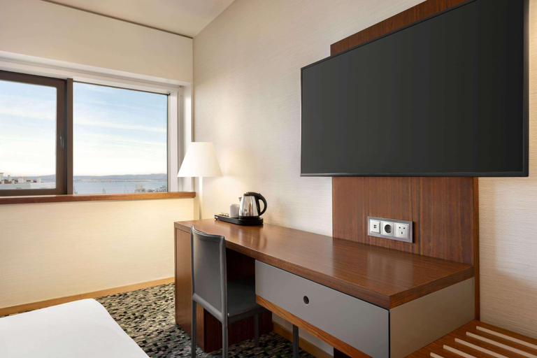 Bedroom 2, Ramada by Wyndham Lisbon, Lisbon