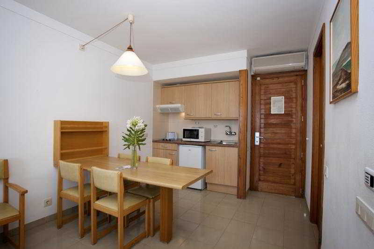 Bedroom 4, Hobby Club, Baleares