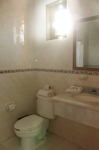 Bathroom, Vista Express Morelia, Morelia
