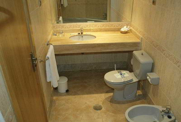 Bathroom 5, Hotel Bahia Serena, Almería