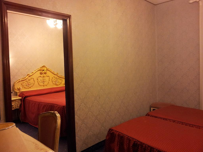 Bedroom 3, Hotel Diana, Venezia