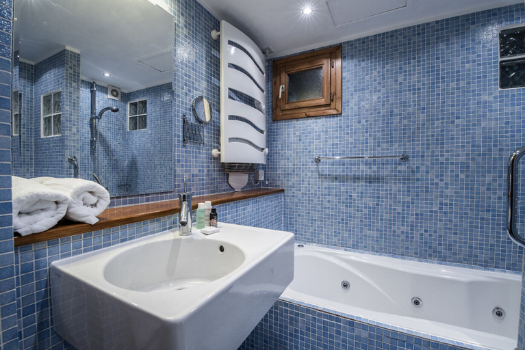 Bathroom 4, Chalet Petit Gibus - Decouvrez ce chalet d’exception a Meribel MAE-4884, Savoie