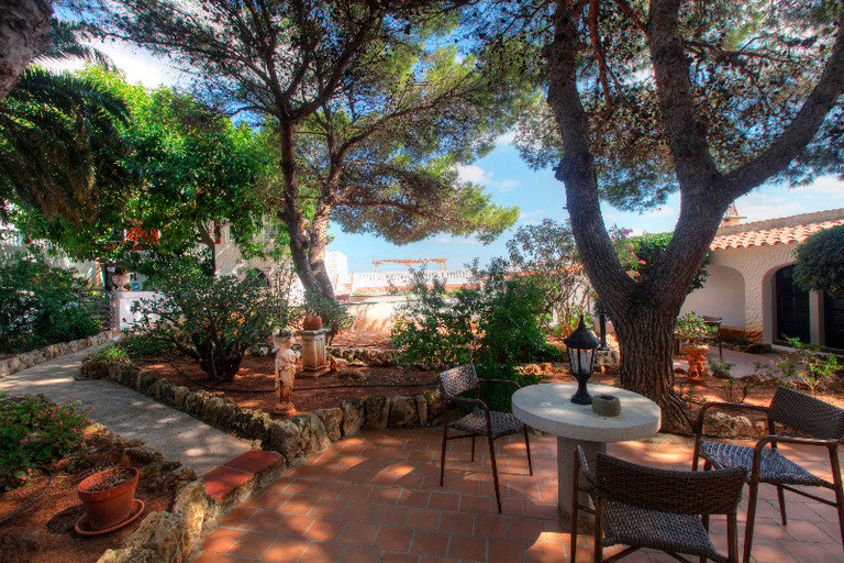 Others, Hotel del Almirante, Baleares