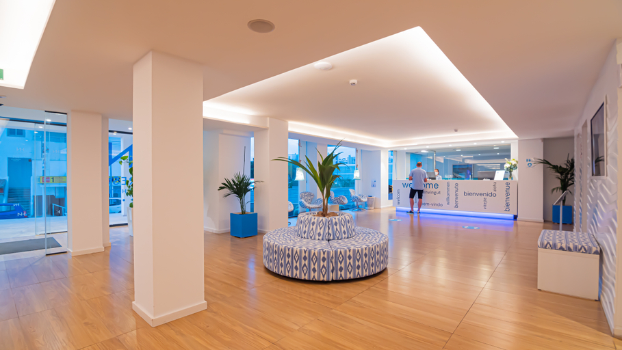Public Area 4, Negresco, Baleares