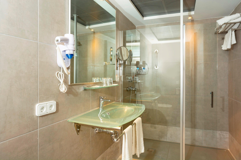 Bathroom 5, Aparthotel HSM Lago Park, Baleares