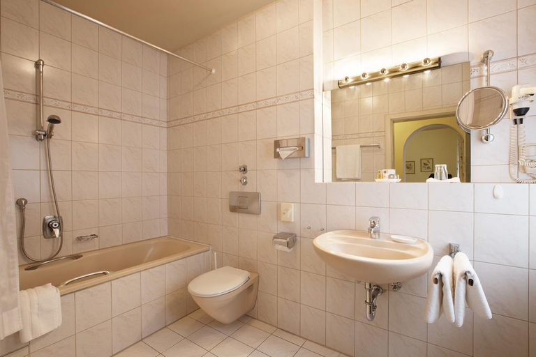 Bathroom, HENRI Country House Alpen Boutique Hotel, Garmisch-Partenkirchen