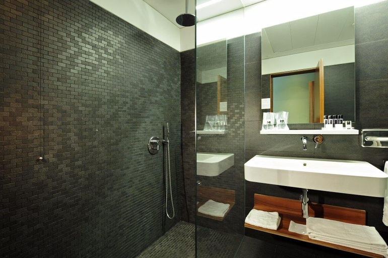 Bathroom 5, Hotel de Guimarães, Braga