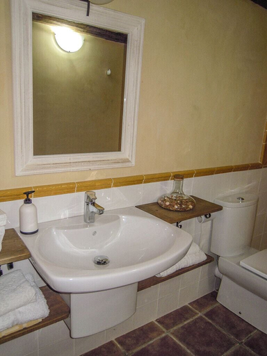 Bathroom 4, Masia de la Serra de la Cogulla, Teruel