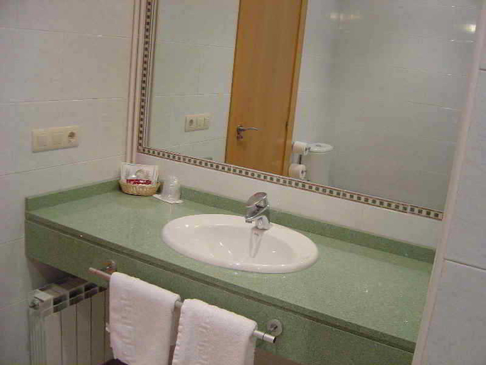 Bathroom 4, Alisa, Burgos