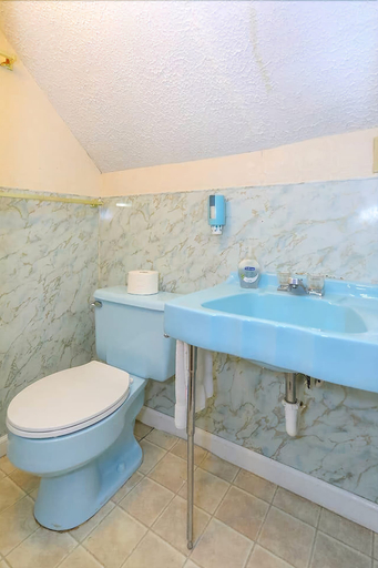 Bathroom 3, Speedway Legacy Inn, Marion