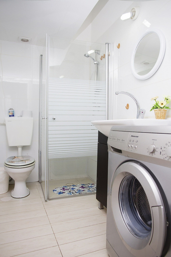 Bathroom 3, GK Apartments Yerushalaim 16