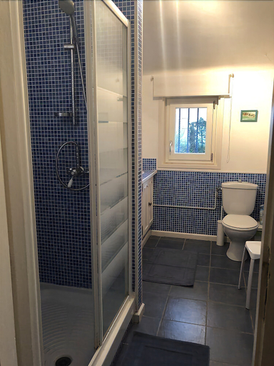 Bathroom, Les Chenes, Landes