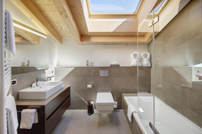 Bathroom 5, SchlossHotel Zermatt, Visp