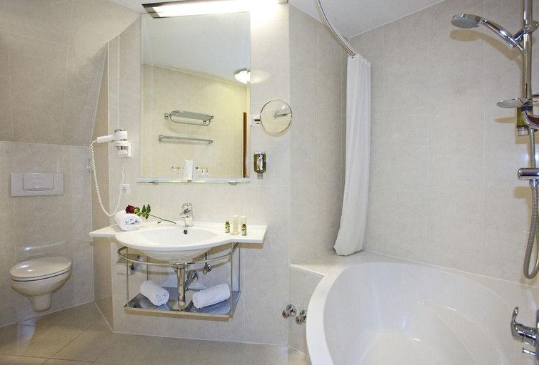 Bathroom 4, Hotel Neue Post I self check-in, Innsbruck