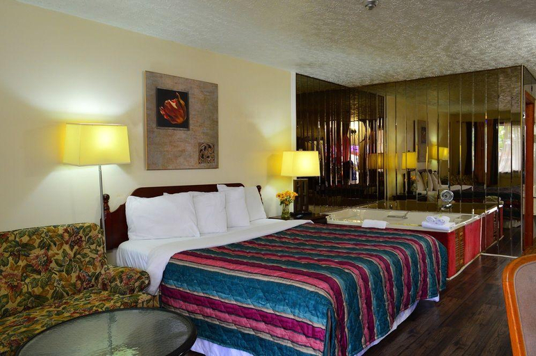 Bedroom 4, Niagara Lodge & Suites, Niagara