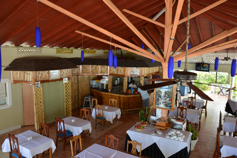 Food & Drinks 3, Merrils Beach Resort 2