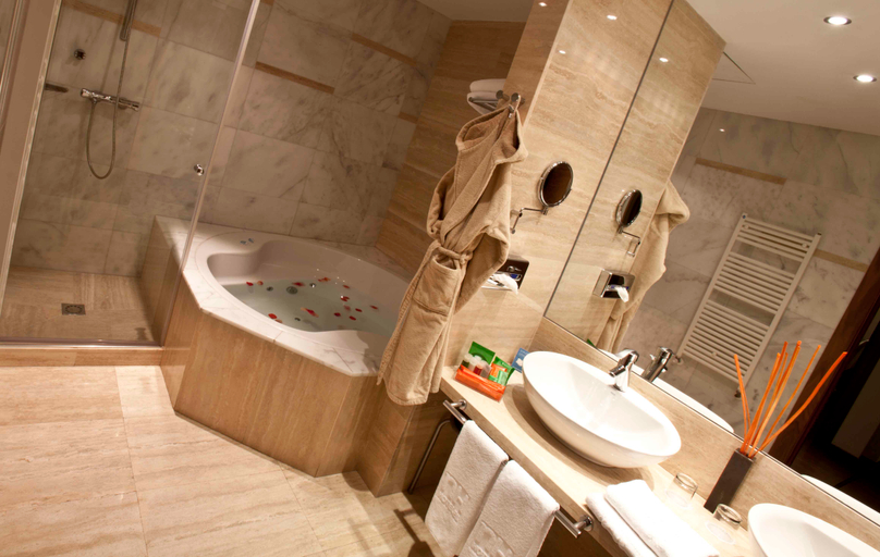 Bathroom 4, NH Gran Hotel Casino Extremadura, Badajoz